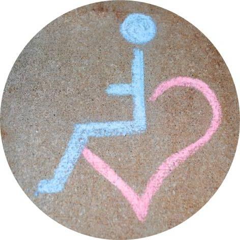 修改无障碍标志，人坐在心脏上而不是轮椅上